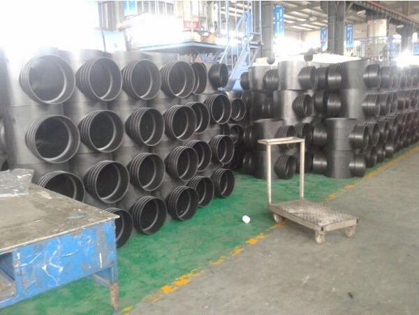 如何處理塑料檢查井和排水管材的接口？